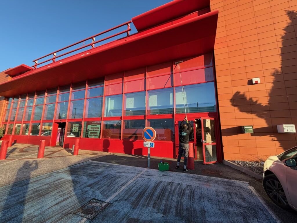 nettoyage des vitres magasin Portet